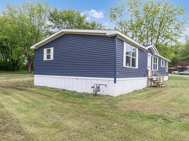 6037 Route 5 — Photo 45
