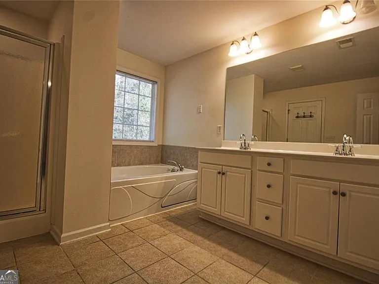 1531 Park Knoll Trl — Photo 2
