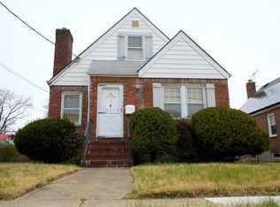 13540 246th St, Rosedale, NY 11422