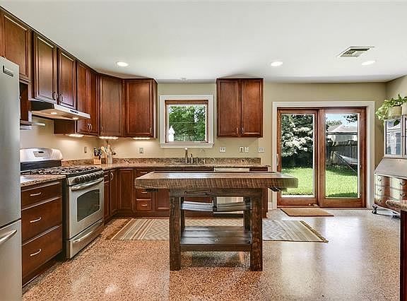4th image of 527 Jewel St