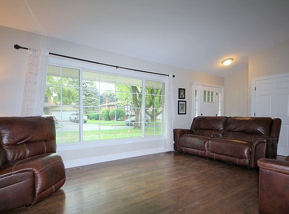 4th image of 621 Dawes St