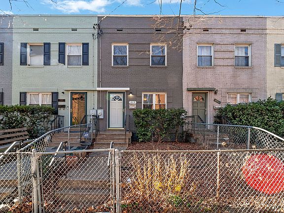 2nd image of 1515 1st St SW