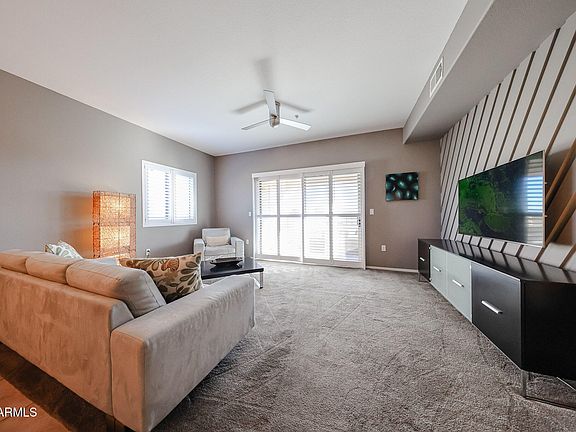 2nd image of 920 E DEVONSHIRE Avenue #4001