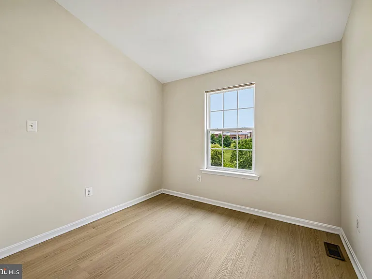 23004 Meadow Mist Rd — Photo 35