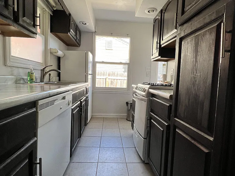849 Berkley Rd — Photo 15