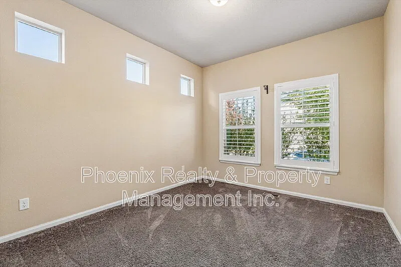 3 bed, 3.0 bath, 2038 sqft, $3,200 — Photo 3