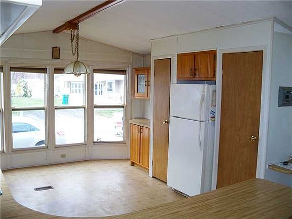 3rd image of 14 Viola Dr