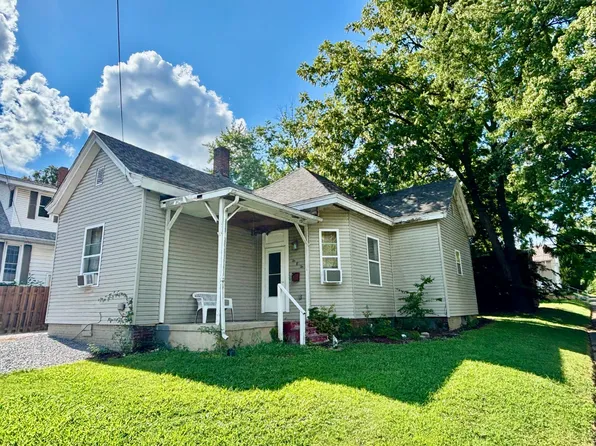 202 W 10th St, Mount Carmel, IL 62863