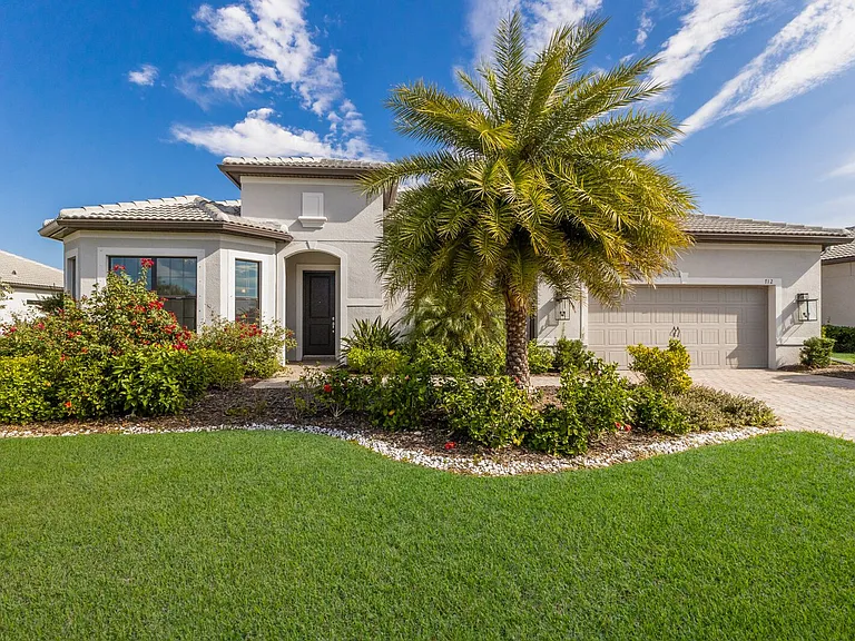 712 Sigsbee Loop — Photo 1
