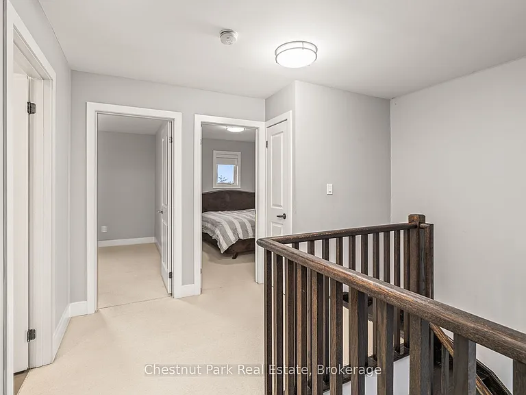 65 Rockmount Cres — Photo 24