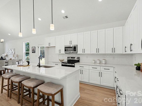 5th image of 1706 Chapman Ave