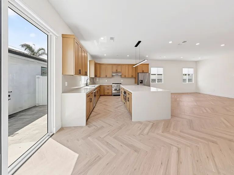 8018 Shadyglade Ave — Photo 27