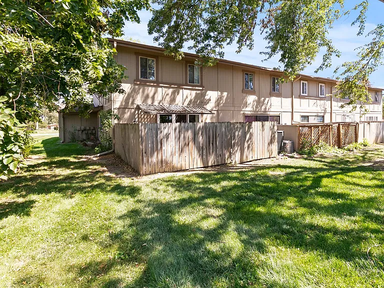 9002 David Cir — Photo 21