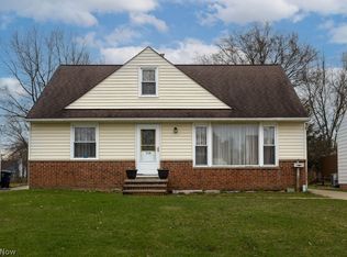 5372 Huron Rd, Lyndhurst, OH 44124