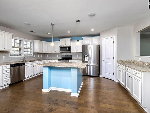 5th image of 160 Niblick Dr