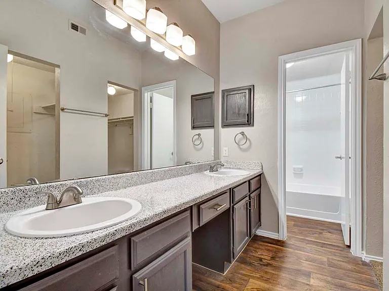 1303 Main — Photo 10