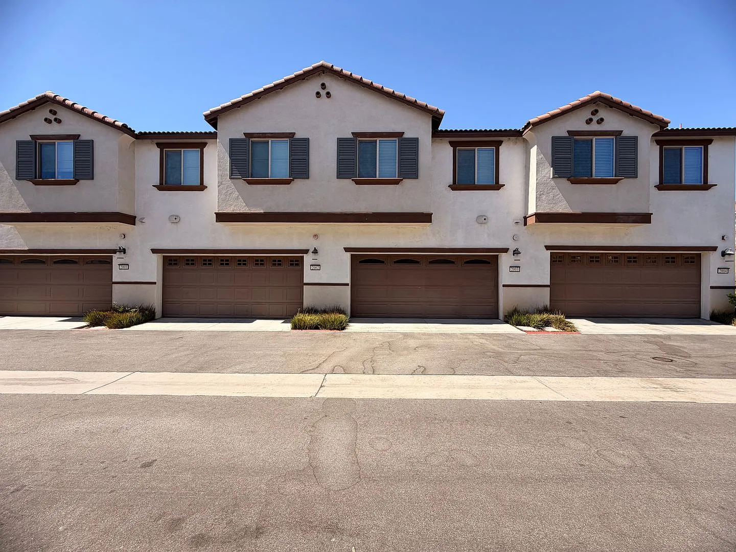 24122 Tuscany Ave, #2003, Murrieta, CA | Stunning Newer Murrieta Townhome with Modern Finishes & ... — Photo 2