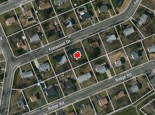 33 Foxwood Dr, Wheatley Heights, NY 11798