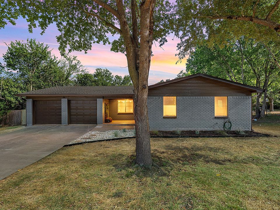 1st image of 121 E Dawn Dr