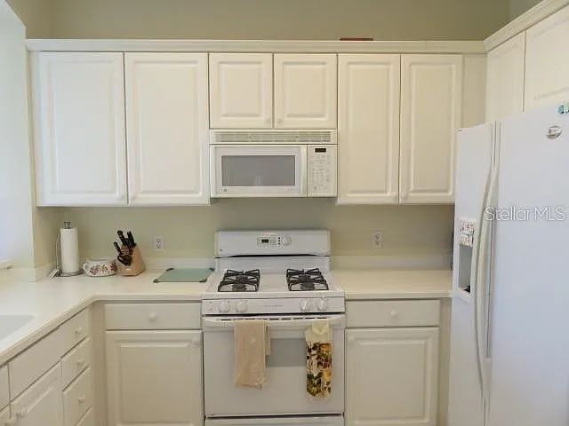 3 bed, 2.0 bath, 1388 sqft, $3,495 — Photo 2