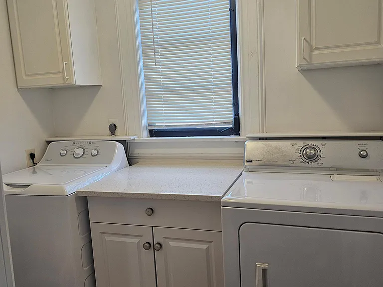 1212 Longwood St — Photo 12