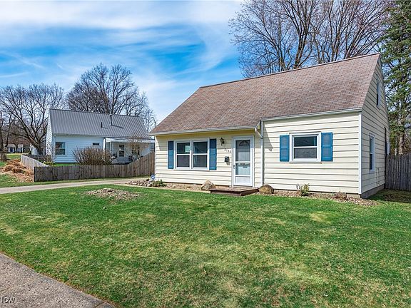 3rd image of 2130 Suncrest Dr