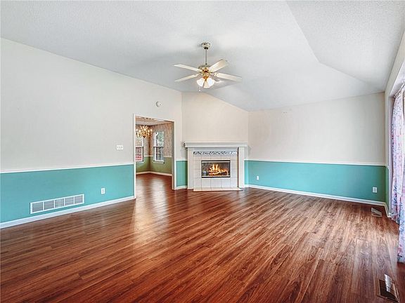 5th image of 831 Meadow Ln