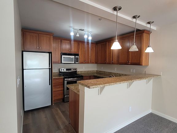 5th image of 3232 15th Ave W #201