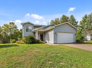 1565 Carriage Ln S, Cambridge, MN 55008