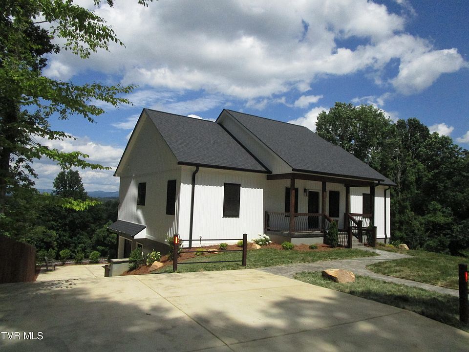 1st image of 122 Five Oaks Dr