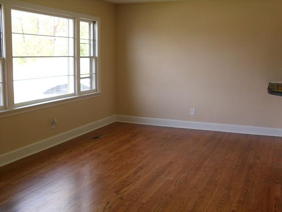 2nd image of 703 Bronson St