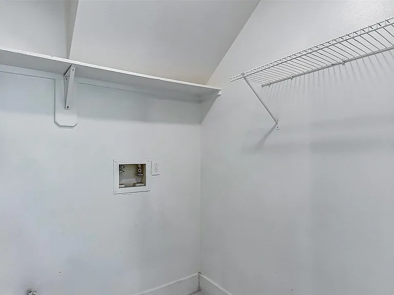 21892 Silver Oak Ct — Photo 22