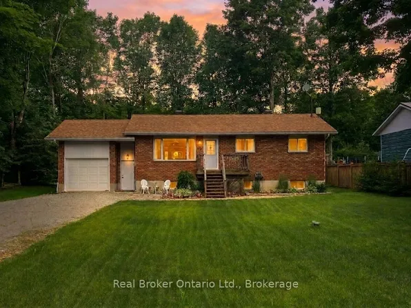 16 Mundy Ave, Tiny, ON L9M 0B5