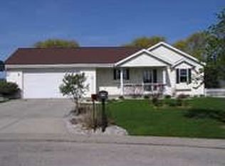 978 Woodcrest Dr, Fond Du Lac, WI 54935