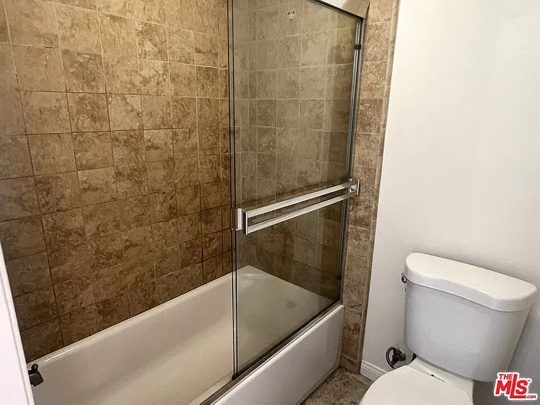 6000 Canterbury Dr #6000D212 — Photo 9