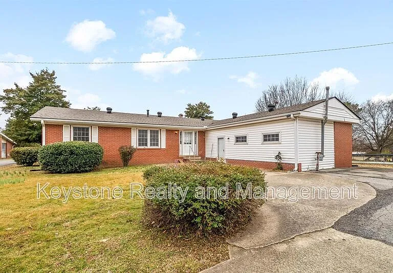 1319 Fort Campbell Blvd — Photo 14