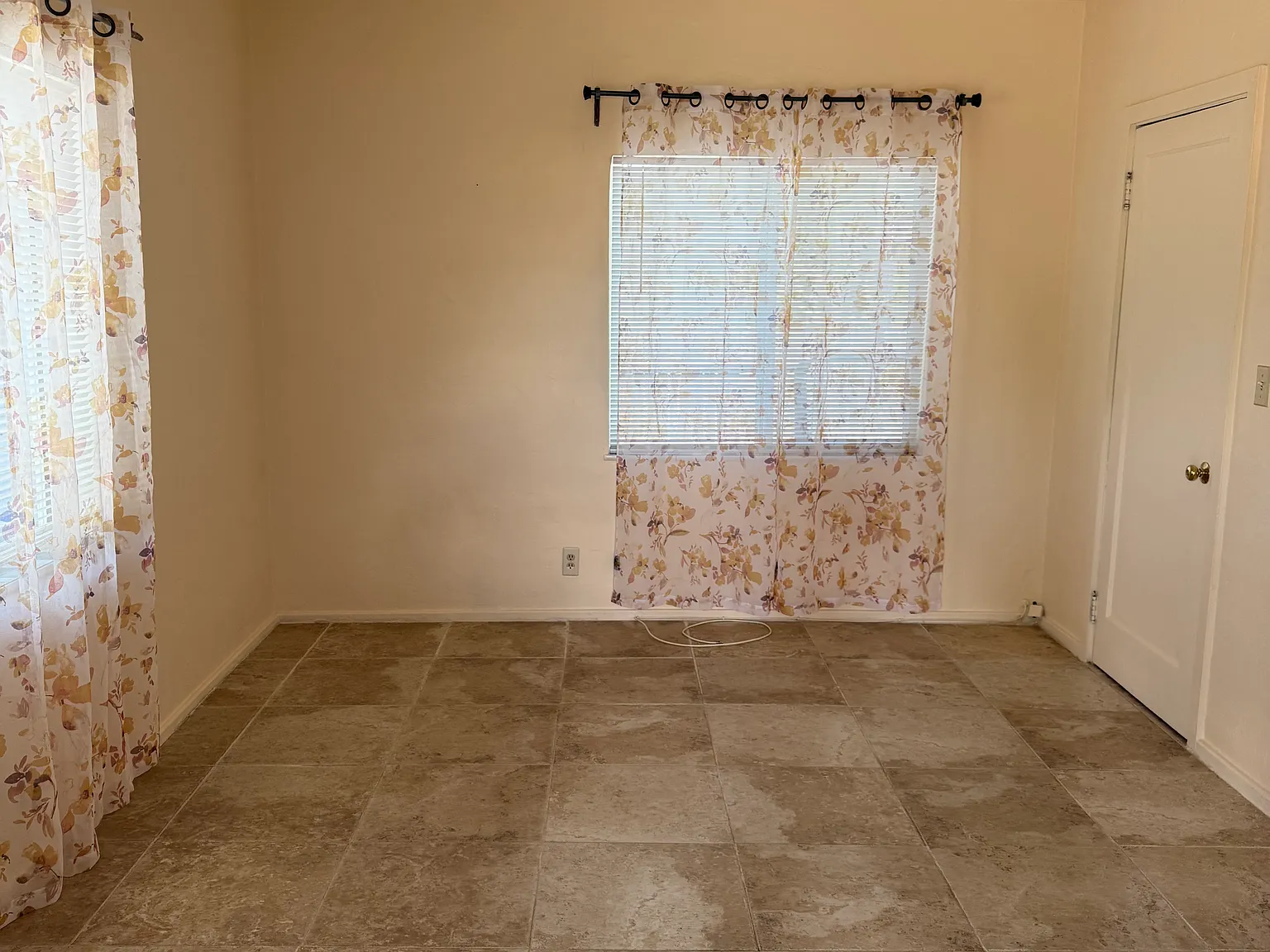 1 bed, 1000 sqft, $1,050 — Photo 3