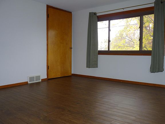 Old photo; has white blinds now.