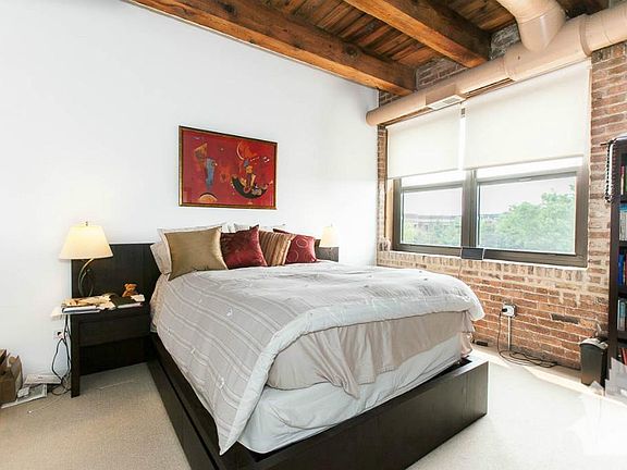3rd image of 1737 W Diversey Pkwy #303