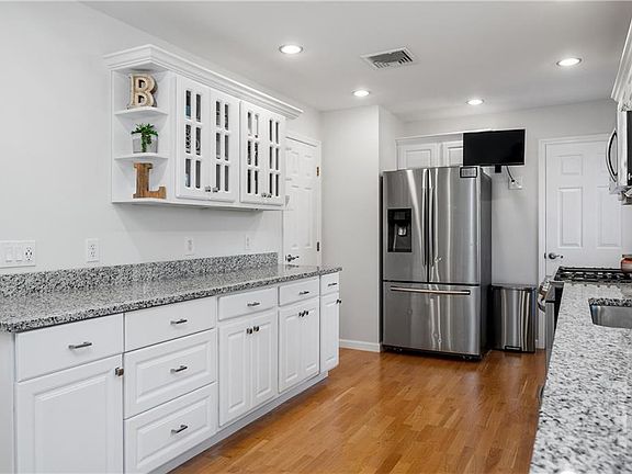 4th image of 33 Biltmore Ave