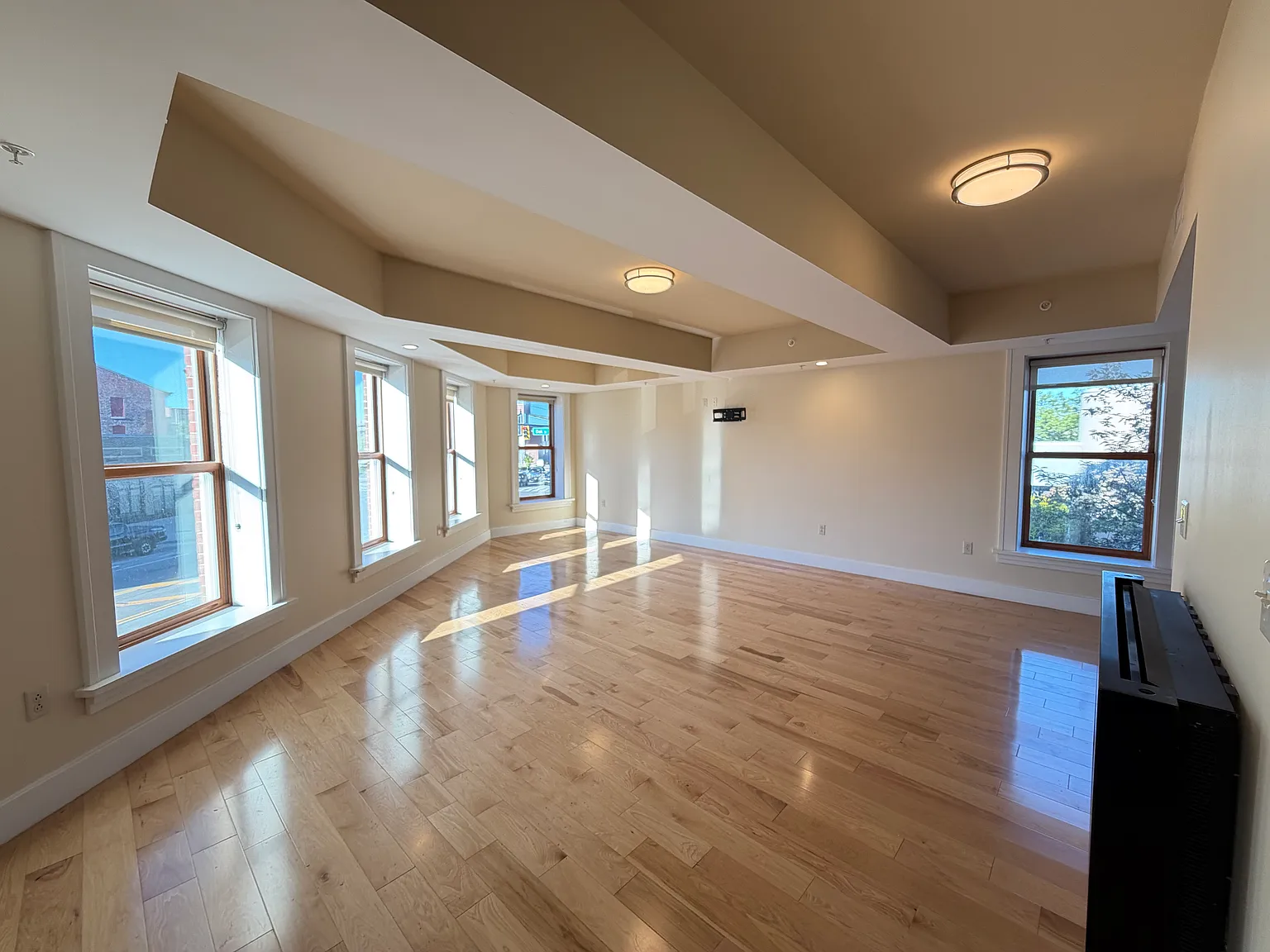 1 bed, 1050 sqft, $1,850 — Photo 3