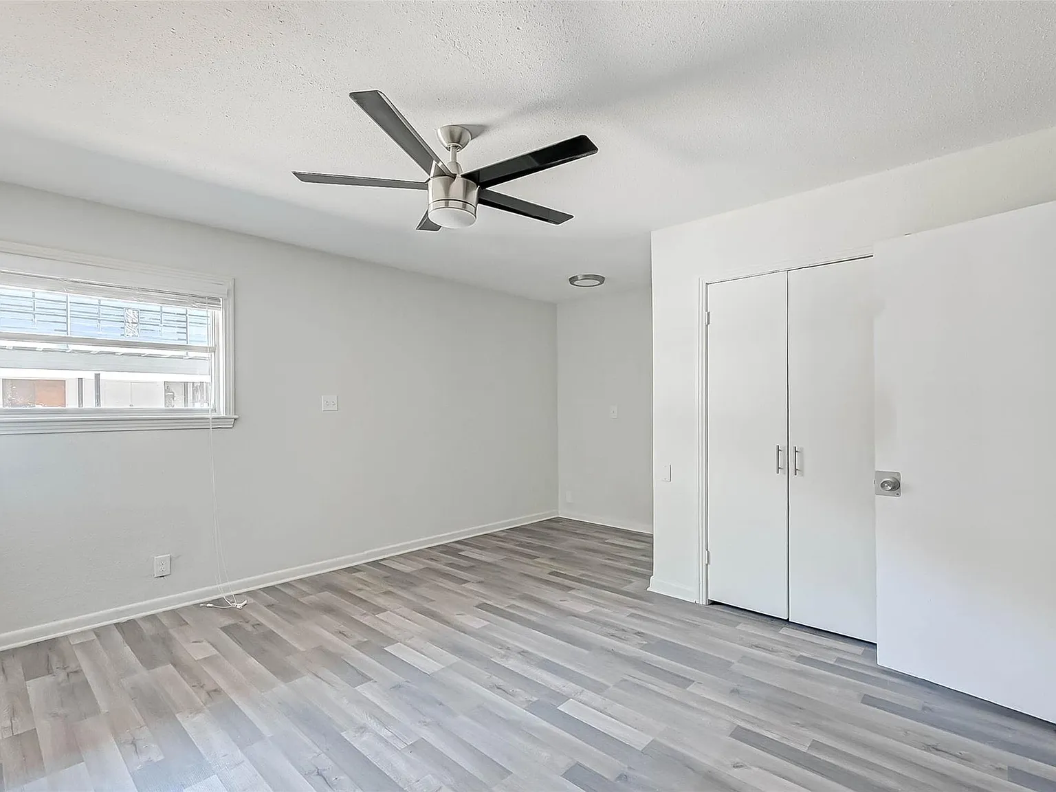 1 bed, 1.0 bath, 4298 sqft, $1,400 — Photo 3