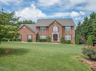 1057 Regent Cir, Maryville, TN 37803