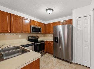 10659 SW 7th St, Pembroke Pines, FL 33025