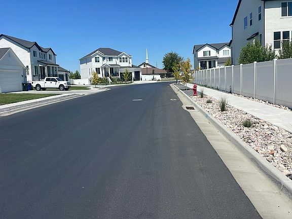 4th image of 157 N 4375 W