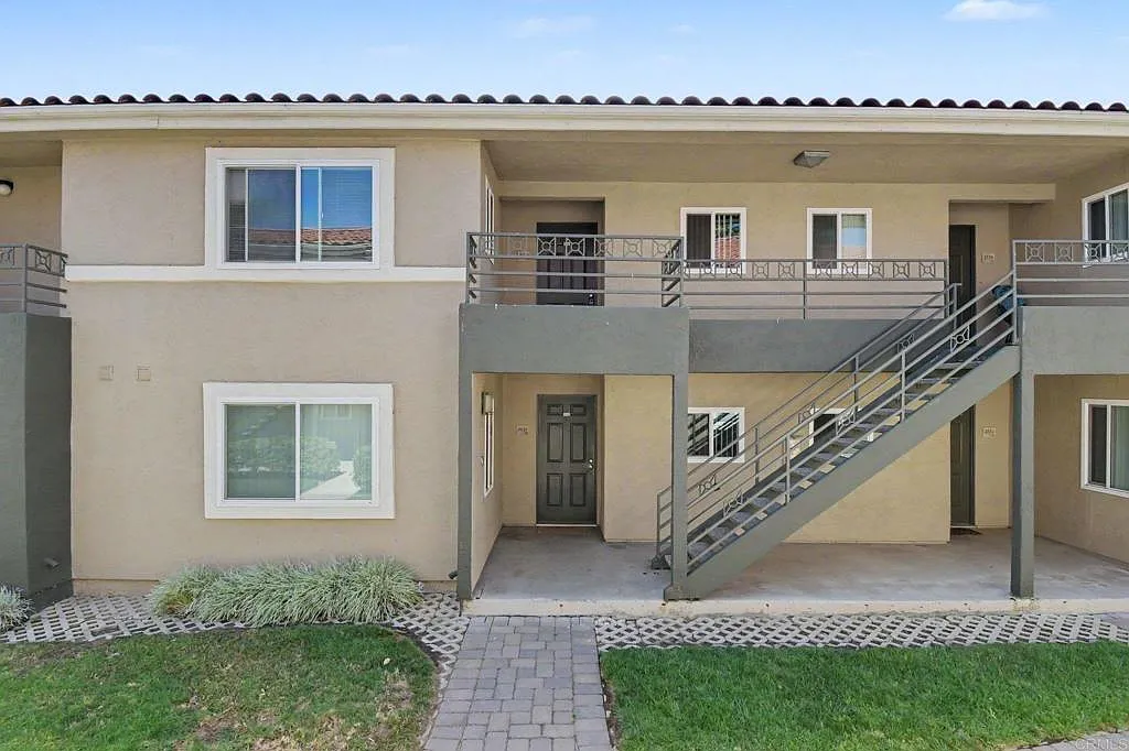 2 bed, 934 sqft, $3,600 — Photo 1