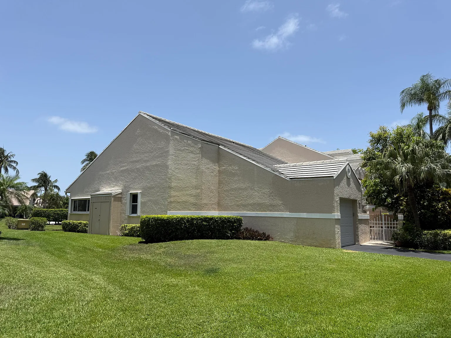 3 bed, 2.0 bath, 1842 sqft, $4,200 — Photo 2
