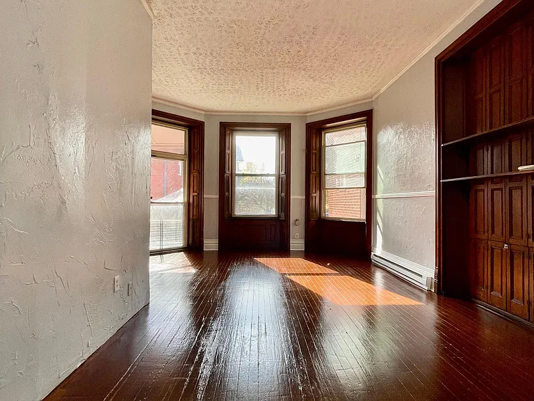 340 S Winebiddle St #2 — Photo 2