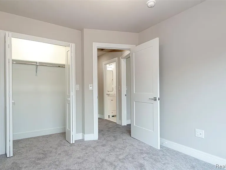 212 Innovation Dr — Photo 5