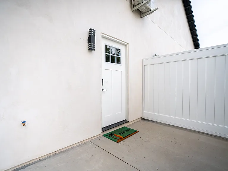 181 Parnassus Cir — Photo 3